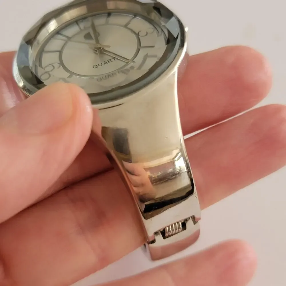Womens Watch White Dial 35mm Silver Case Stainless Steel Bangle Quartz